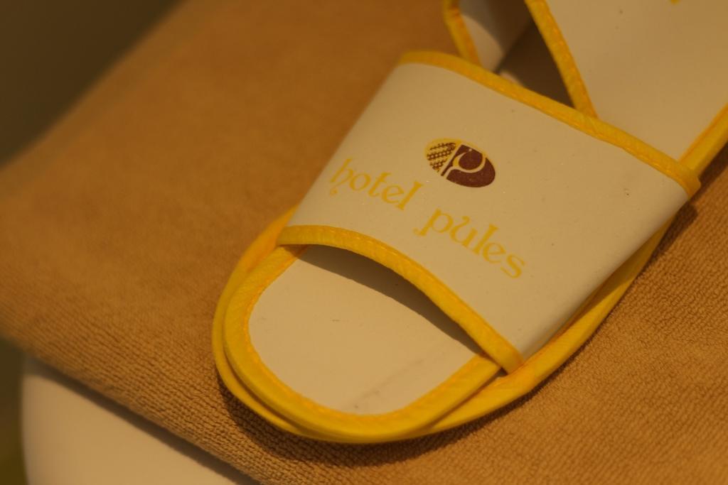 Hotel Pules Джокьякарта Номер фото