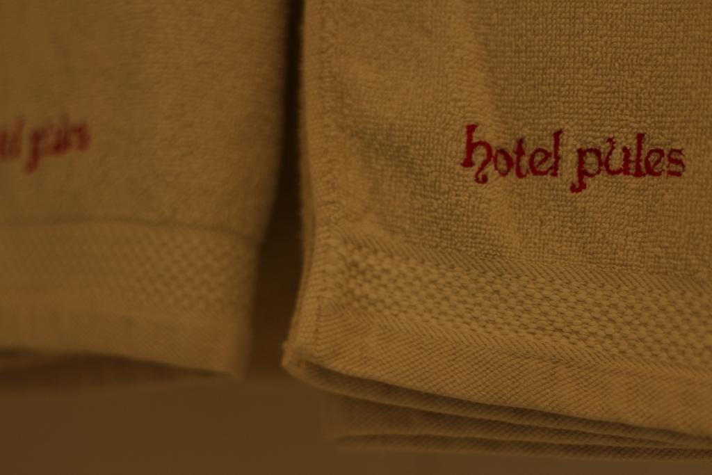 Hotel Pules Джокьякарта Номер фото